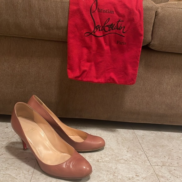 Size 39 USA 8- good condition $175 - Picture 3 of 3